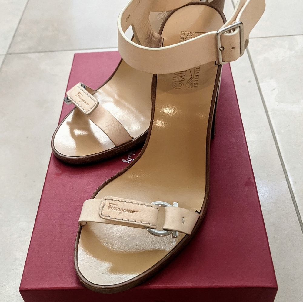 Salvatore Ferragamo open toe heels - Picture 1 of 9